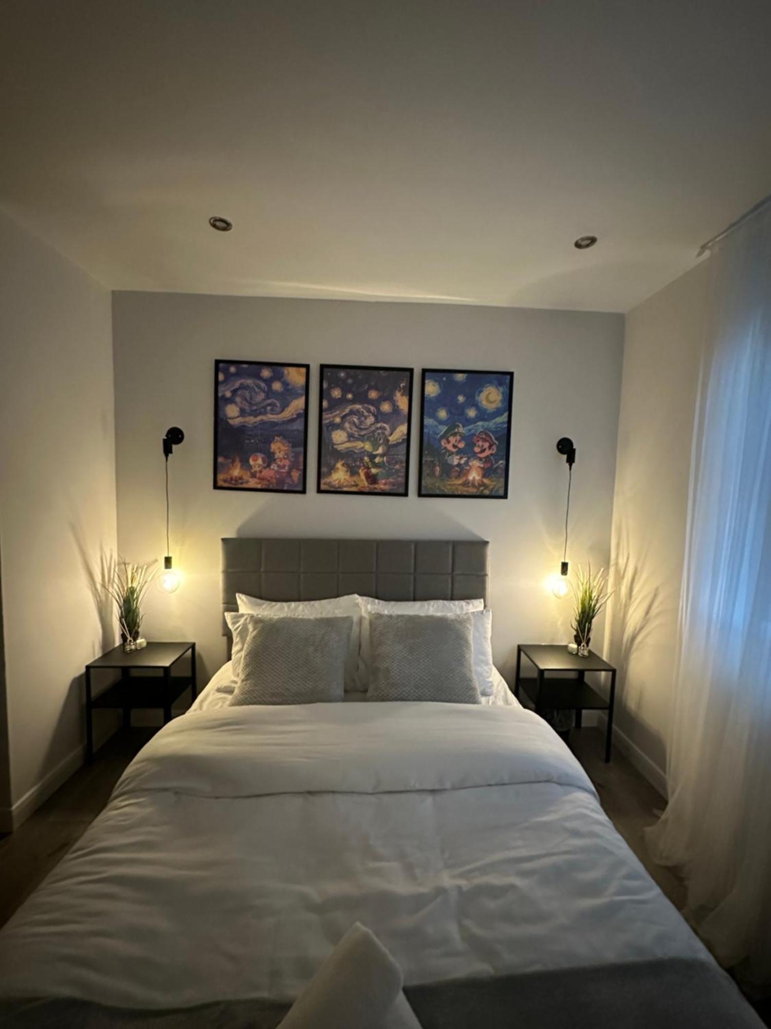 Retro Suite A Luxury Apartment With King Size Bed Wii Games And Entertainment Leicester Bagian luar foto