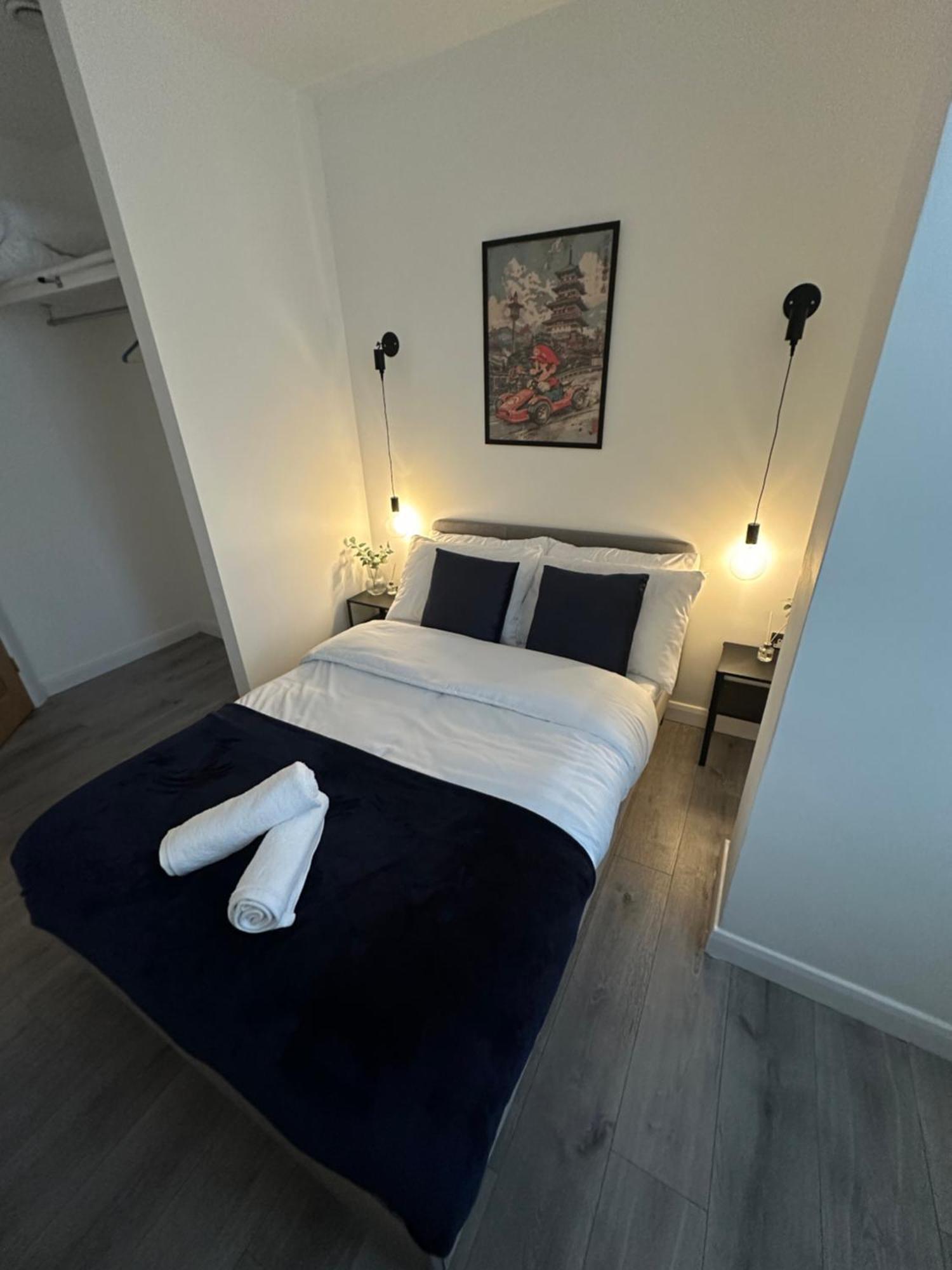 Retro Suite A Luxury Apartment With King Size Bed Wii Games And Entertainment Leicester Bagian luar foto