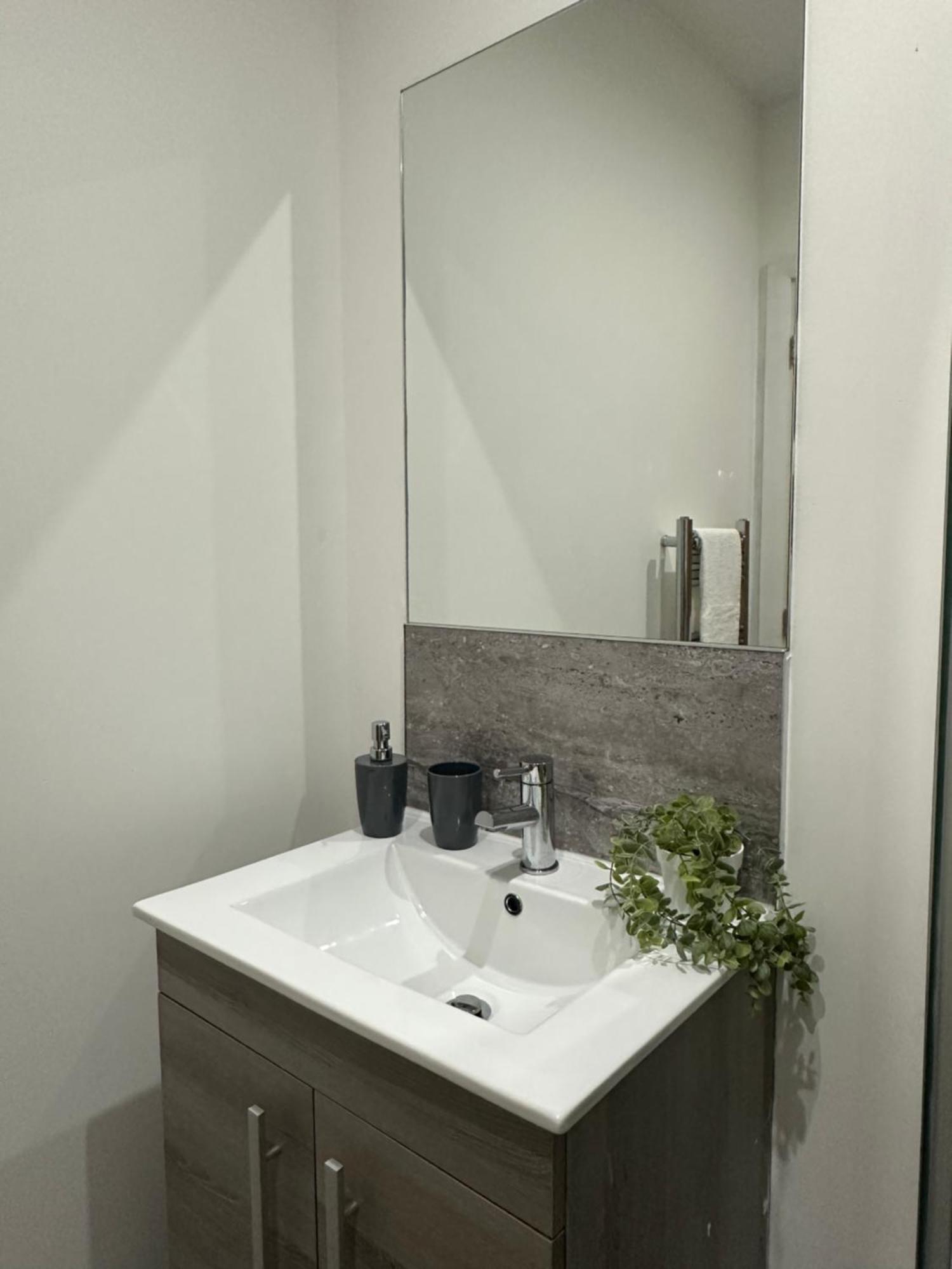 Retro Suite A Luxury Apartment With King Size Bed Wii Games And Entertainment Leicester Bagian luar foto