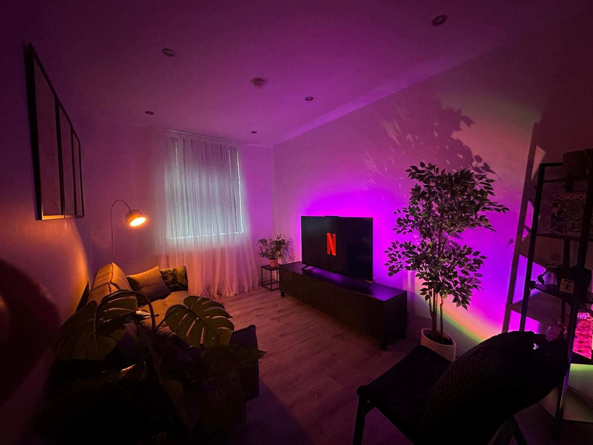 Retro Suite A Luxury Apartment With King Size Bed Wii Games And Entertainment Leicester Bagian luar foto